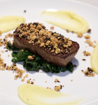 Tournedos met koffiecrunch en aardappel-knoflookcrème