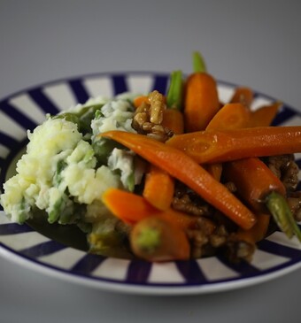 Snijbonen stamppot met worteltjes en walnoot