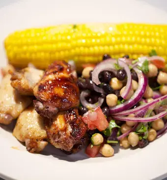 Hot & Sweet chicken wings met maïskolven