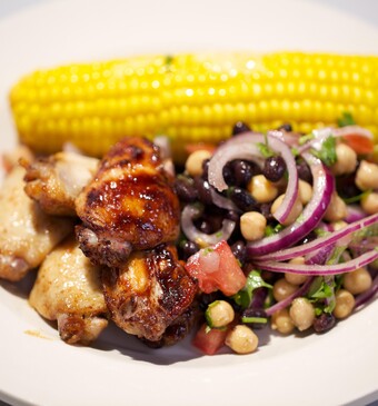 Hot & Sweet chicken wings met maïskolven