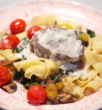 Biefstuk met gorgonzolasaus en pappardelle