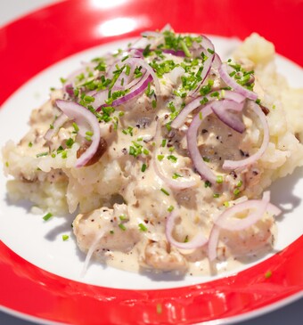 Bloemkoolstamppot met walnoten-kaassaus