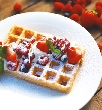 Brusselse wafels met slagroom en rood fruit