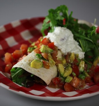 Pittige wraps met tomaten-avocado salade