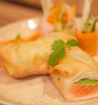 Zalmpakketje met avocado & groenterolletjes