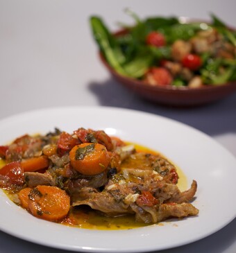 Ossobuco con verdure e insalata di spinaci (ossobuco met groente en spinaziesalade)