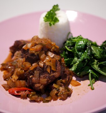 Gestoofde kalfswang uit Suriname