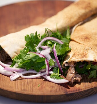 Libanees broodje shawarma