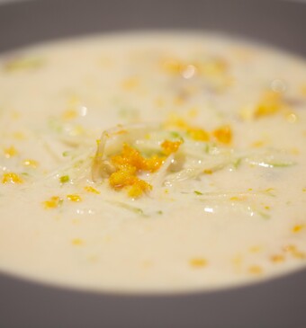 Knolselderijsoep met zure appel