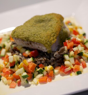 Zeewolf met dragonkorst en groentesaus