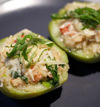 Gevulde chayotes met koningskrab (Suriname)