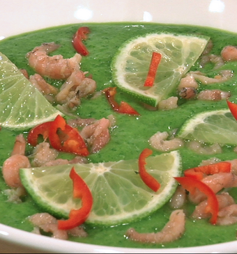 Koude avocadosoep met garnalen