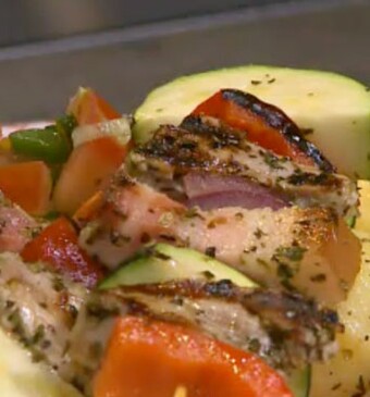 Provençaalse spiesjes met avocadosalade