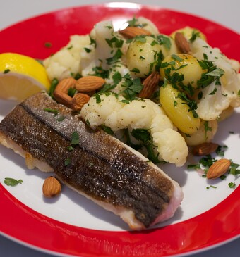 Gebakken kabeljauw met bloemkoolroosjes en peterseliekrieltjes