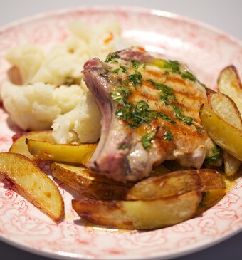 Gegrilde karbonades met muntdressing