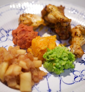 Kip met appelmoes en aardappelstoplicht