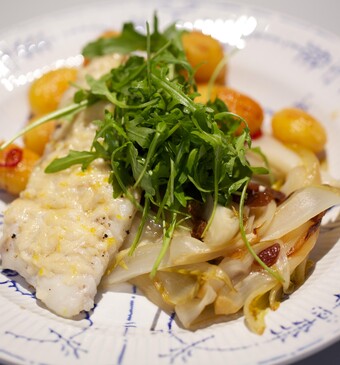 Kabeljauw met peperkrieltjes en zoetzure witlof