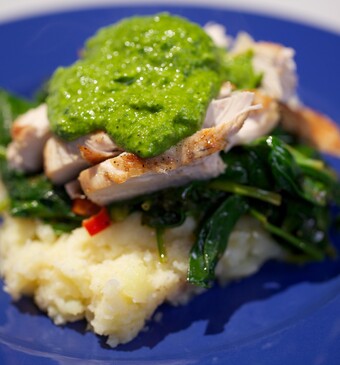 Kipfilet met spinaziepesto en pastinaakpuree