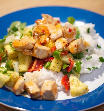 Paksoi-ananassalade met kokosrijst