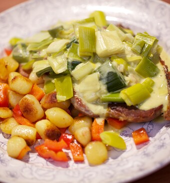 Romige prei met karbonades