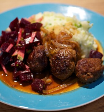 Balletjes in Limburgse stroopsaus