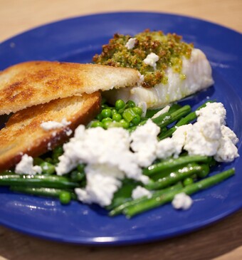 Zeewolffilet met peterseliekorstje en groene groente