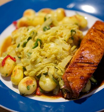 Chinese kerrie-kool met zalm