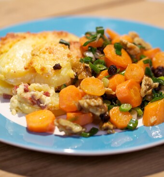 Aardappelgratin met zoete bospeensalade