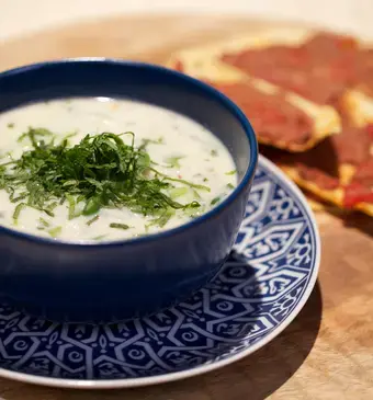 Yoghurtsoep met wraps ‘toast’