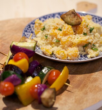 Groentekebab met couscoussalade