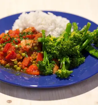 Kippendijenstoof met gegrilde paprika