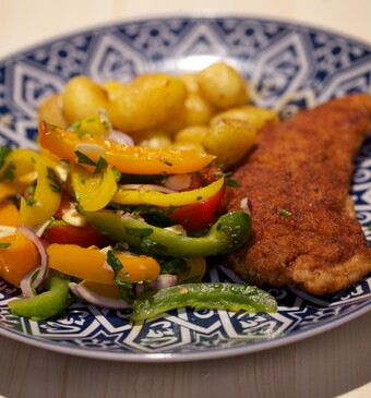 Kalkoenschnitzel met Arabische salade