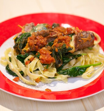 Biefstukrolletjes met tagliatelle