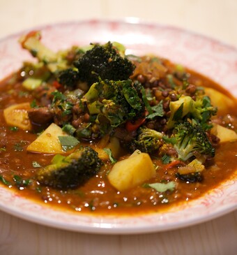 Garam masala kip met zoete uien