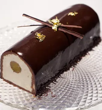 Terrine van sherrymousse en perzikcompote