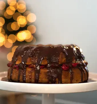 Tulband met cranberrycompote en karamelsaus