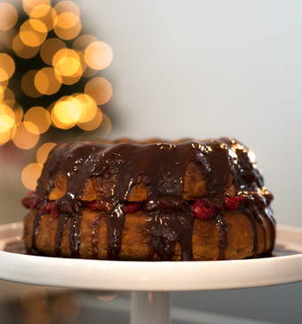 Tulband met cranberrycompote en karamelsaus