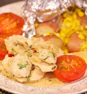 Gemarineerde kip met maïs-roseval pakketjes