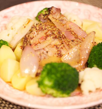 Schouderkarbonade met grove mosterdjus