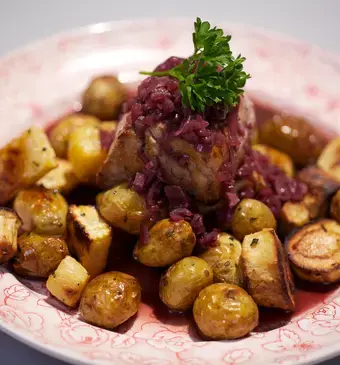 Geroosterde groente met verwensaus