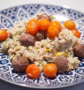 Lampspilav met gepofte tomaat