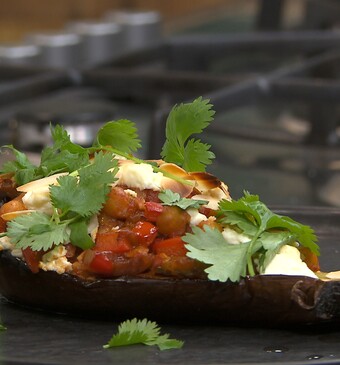 Gevulde aubergine met kikkererwten