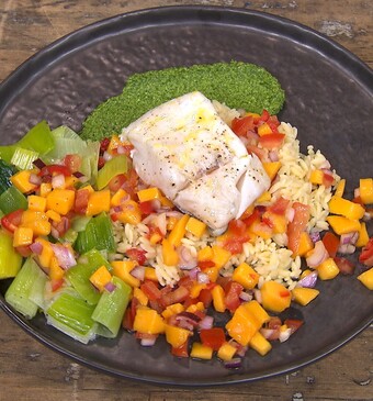 Kabeljauw met orzo en mangosalsa
