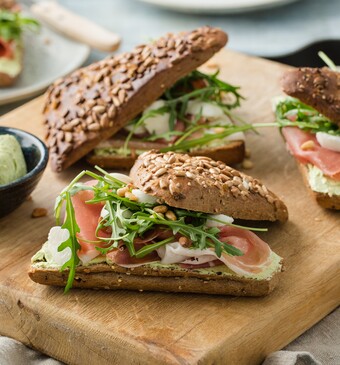 PPP broodje – pesto, pijnboompitten en parmaham