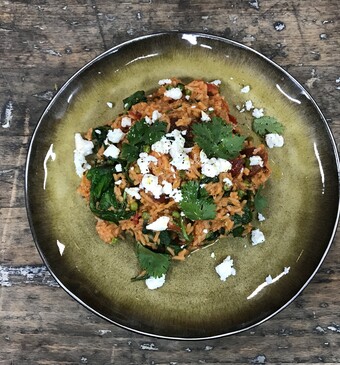 Rijst met tomaatjes, chorizo en koriander