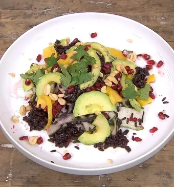 Zwarte rijstsalade