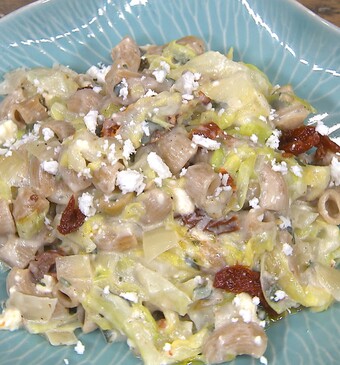 spitskool in saliesaus