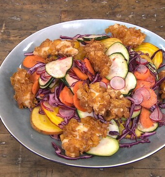 Kipnuggets met regenboogsalade