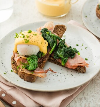 Eggs benedict