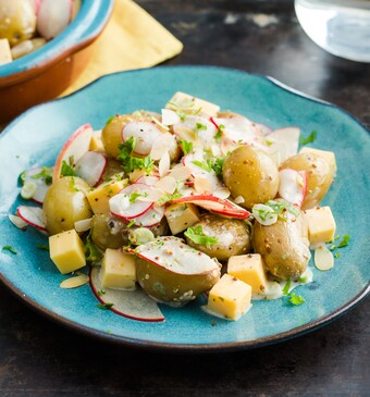 Zacht-pittige aardappelsalade met graskaas